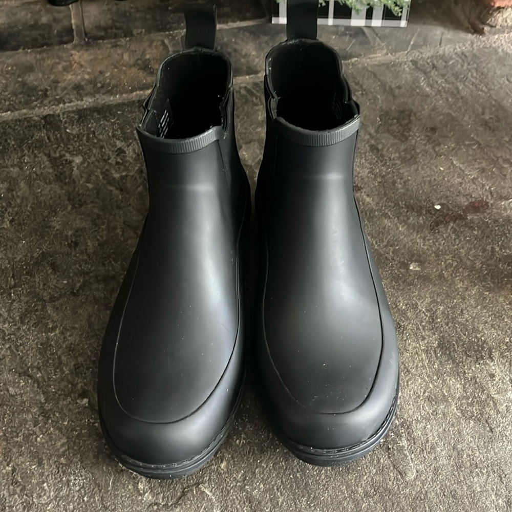 Fit flop Chelsea rain boots.